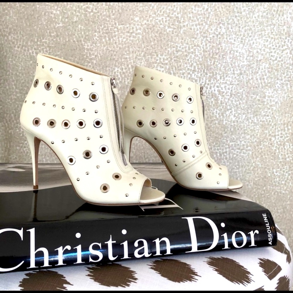 NWT Jerome Rousseau off white heels with grommets 37.5